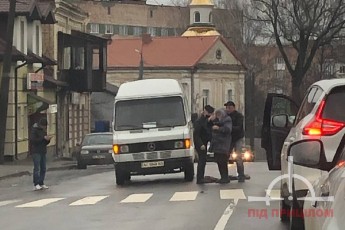 У Луцьку на пішохідному переході під колеса авто потрапила жінка (фото)