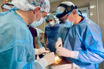 У Львівській клініці, яку очолює волинянин, вперше провели унікальну операцію (фото)
