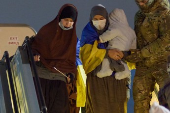 Як повертали двох українок та їхніх семеро дітей із сирійського табору: подробиці евакуації