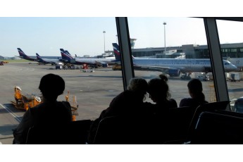 Звільненого з полону українця закрили в російському аеропорту