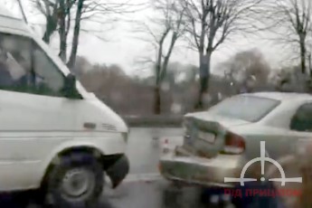 У Луцьку трапилась аварія за участі трьох автомобілів (відео)