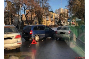 У Луцьку – аварія: зіткнулися два автомобілі (фото)