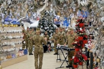 Українські військові зворушливо виконали різдвяний 