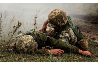 Бойовики на Донбасі важко поранили українського військового