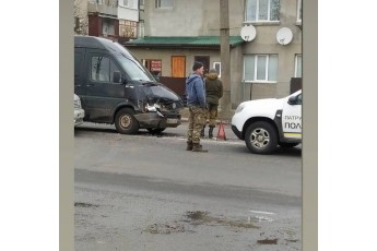 У Луцьку – аварія: зіткнулись два мікроавтобуси (відео)