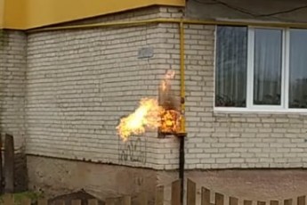 Поблизу Луцька у багатоквартирному будинку горів газопровід (фото, відео)