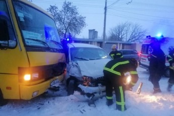 У Луцьку зіткнулися маршрутка з пасажирами та мікроавтобус, є потерпілі (фото)