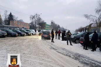 У Луцьку на авторинку муніципали продовжують штрафувати автовласників