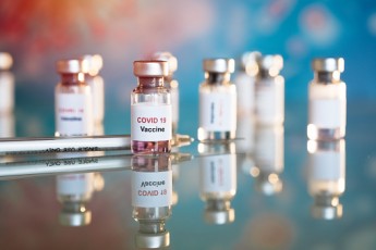 В Індії відвантажили 500 тисяч доз вакцини AstraZeneca для України: опубліковано відео