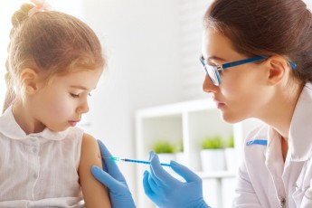 Повідомили, чи будуть вакцинувати дітей на Волині проти коронавірусу