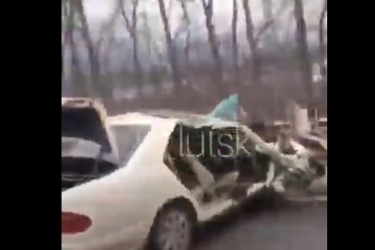 У Луцькому районі − автотроща, Mercedes перетворився на металобрухт (відео)