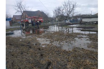 У селищі на Волині затопило житлові будинки (фото)