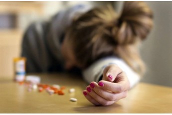 У Луцьку 13-річна дівчина намагалась вчинити самогубство, наковтавшись таблеток