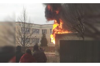 У районному центрі на Волині сталася пожежа біля дитячого садочка (відео)