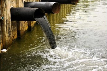 Каналізація – не смітник: у стічних водах багатоповерхівок Луцька виявили критичний рівень шкідливих речовин