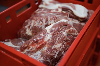 Обкрадав супермаркети заради родини: лучанина судять за те, що крав м'ясо
