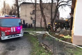 Троє загиблих, дитину – врятували: у Луцьку в житловому будинку трапилась пожежа (фото)