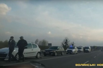 Поблизу Луцька трапилась аварія за участі трьох автомобілів (відео)