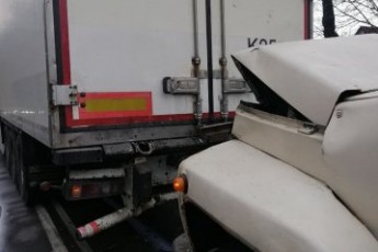 У Луцьку трапилась аварія за участі двох вантажівок (фото)