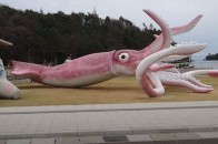 У Японії за гроші з ковідного фонду збудували статую кальмара