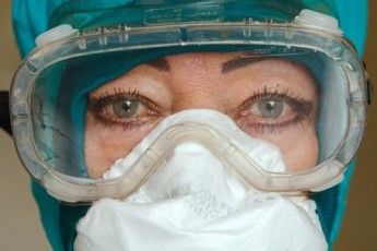 Коронавірус здатний заражати людей через очі