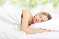 Названо прості способи міцно заснути в спеку