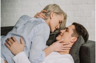 Секс-експерт розказала про найпопулярнішу помилку жінок у ліжку (18+)