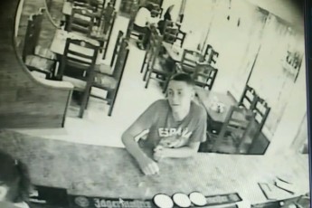 У місті на Волині двоє молодиків не розрахувались в кафе: їх розшукують (відео)