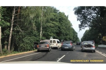На в'їзді у Шацький національний парк зіткнулися три авто (відео)