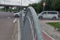 Обмежує видимість водіям: у Луцьку приберуть паркан біля дороги (відео)