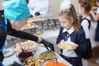 В українських школах запровадили нові стандарти харчування