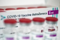 Україна отримала ще 800 тисяч доз вакцини AstraZeneca: кого будуть щеплювати