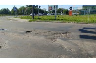 Водії у Луцьку скаржаться на стан дороги на перехресті вулиць Карпенка-Карого – Задворецької – Чорновола (відео)