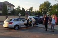 На Волині трапилась аварія: від удару автівка перекинулась на бік (фото, відео)