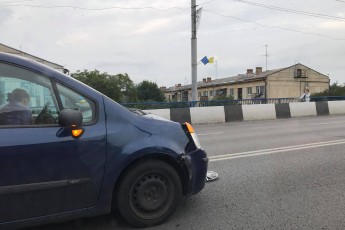 У Луцьку на проспекті зіткнулись два автомобілі (фото)