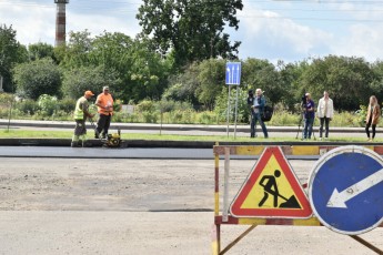 Як у Луцьку ремонтують дороги та прибудинкові території