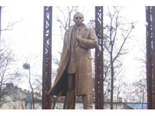 Шиба бажає встановити пам’ятник Бандері 