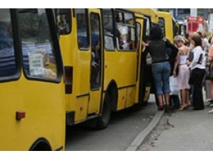 Цілий місяць ловили автобуси 