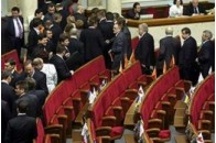 БЮТ знову блокує трибуну ВР 