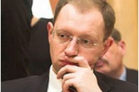 Яценюк прогнозує осінній варіант 