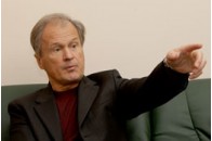 Костенко ініціює позачергове засідання ВР