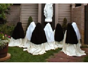 Італієць вирішив стати жінкою та піти в монастир