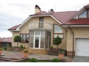 На Волині власники продають навіть елітні будинки 