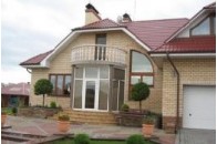 На Волині власники продають навіть елітні будинки 