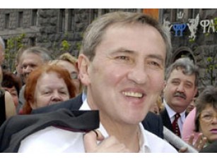 Мер-садівник сьогодні висадить іменні дерева. Здогадалися про кого це?