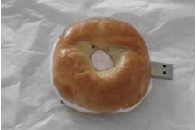 Скоро з\'явиться флешка розміром з поштову марку