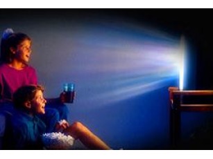 Діти що багато дивляться TV ризикують бути товстими, погано вчитися та стати жертвами знущань