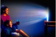 Діти що багато дивляться TV ризикують бути товстими, погано вчитися та стати жертвами знущань
