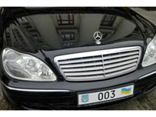 Влада знову пересідає на дорогі авто