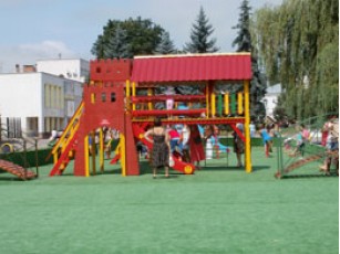 У Луцьку замість фонтану функціонує дитячий майданчик